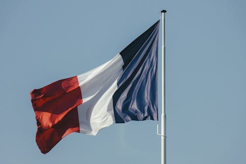 Drapeau Français sur fond de Ciel Bleu 