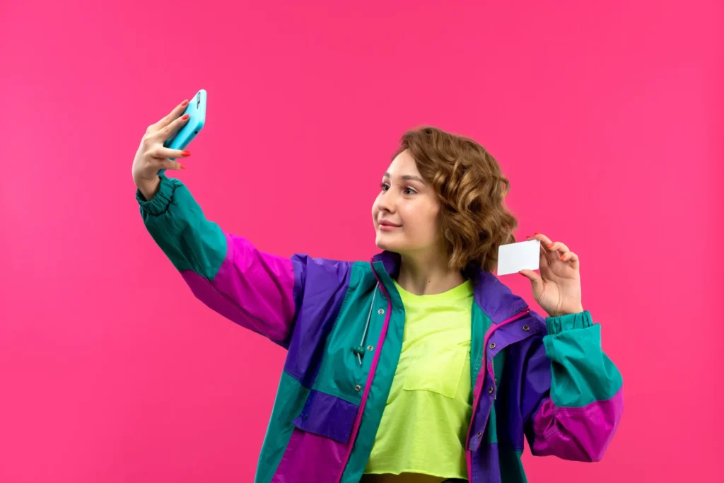 Femme faisant un selfie