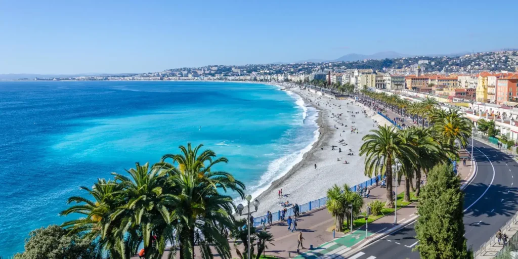 Vue aérienne de Nice et de la mer