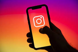 Smartphone avec le logo d'instagram